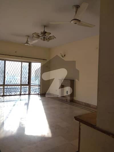 جی ۔ 11/1 جی ۔ 11,اسلام آباد میں 3 کمروں کا 1 کنال زیریں پورشن 1.4 لاکھ میں کرایہ پر دستیاب ہے۔