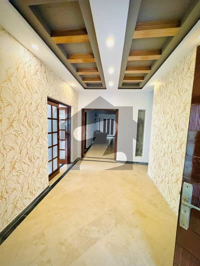 ڈی ایچ اے فیز 5 ڈیفنس (ڈی ایچ اے),لاہور میں 4 کمروں کا 10 مرلہ مکان 1.7 لاکھ میں کرایہ پر دستیاب ہے۔