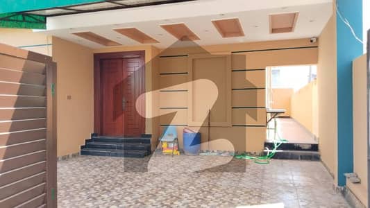 ڈائمنڈ سٹی غالب روڈ,سیالکوٹ میں 5 کمروں کا 10 مرلہ مکان 5.0 کروڑ میں برائے فروخت۔