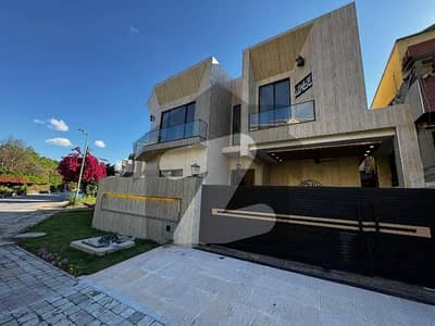 ڈی ایچ اے ڈیفینس فیز 2 ڈی ایچ اے ڈیفینس,اسلام آباد میں 5 کمروں کا 10 مرلہ مکان 7.25 کروڑ میں برائے فروخت۔