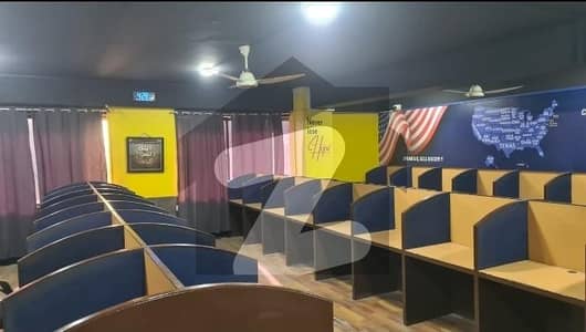 شاہراہِ فیصل کراچی میں 18 مرلہ Studio دفتر 3.25 لاکھ میں کرایہ پر دستیاب ہے۔