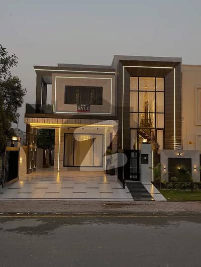 10 MARLA BRAND NEW EYE CATCHING ULTRA MODERN BUNGALOW FOR SALE NEAR TO RAYA IN LOW PRICE