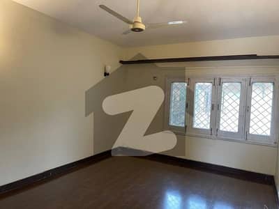 ایف ۔ 7 اسلام آباد میں 5 کمروں کا 1 کنال مکان 4.4 لاکھ میں کرایہ پر دستیاب ہے۔