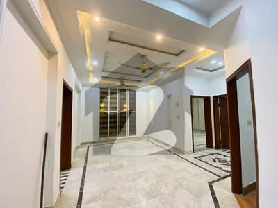 سحر وِلاز ملتان پبلک سکول روڈ,ملتان میں 5 کمروں کا 7 مرلہ مکان 2.7 کروڑ میں برائے فروخت۔