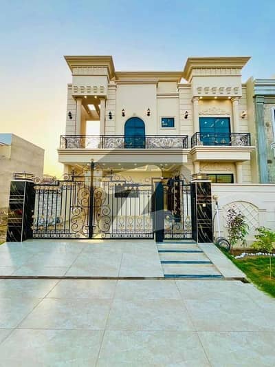 ماڈل ٹاؤن ملتان میں 5 کمروں کا 8 مرلہ مکان 1.0 لاکھ میں کرایہ پر دستیاب ہے۔