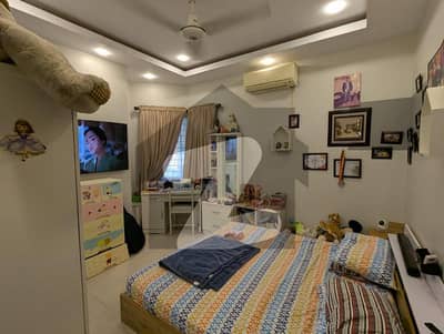 ڈی ایچ اے فیز 8 ڈی ایچ اے ڈیفینس,کراچی میں 4 کمروں کا 5 مرلہ مکان 7.5 کروڑ میں برائے فروخت۔