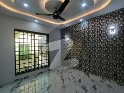 10 MARLA BRAND NEW MODERN HOUSE AVAILABLE FOR SALE IN PRIME LOCATION OF NFC 1