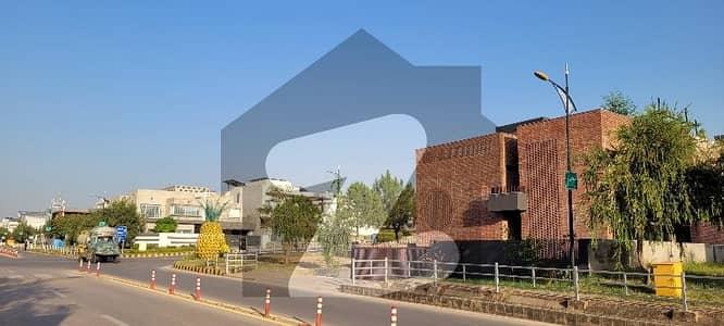 بحریہ انکلیو - سیکٹر ایم بحریہ انکلیو,بحریہ ٹاؤن,اسلام آباد میں 1 کنال رہائشی پلاٹ 2.45 کروڑ میں برائے فروخت۔