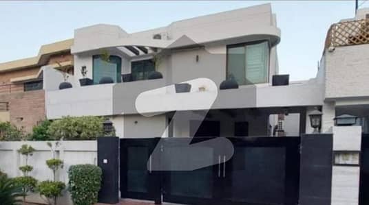 ڈی ایچ اے فیز 2 - بلاک ایس فیز 2,ڈیفنس (ڈی ایچ اے),لاہور میں 4 کمروں کا 10 مرلہ مکان 4.65 کروڑ میں برائے فروخت۔