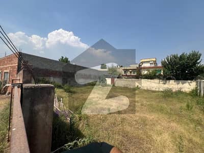 بنی گالہ اسلام آباد میں 1 کنال کمرشل پلاٹ 3.4 کروڑ میں برائے فروخت۔