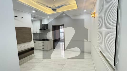 بحریہ ٹاؤن سیکٹر ای بحریہ ٹاؤن,لاہور میں 2 کمروں کا 4 مرلہ فلیٹ 75.0 لاکھ میں برائے فروخت۔