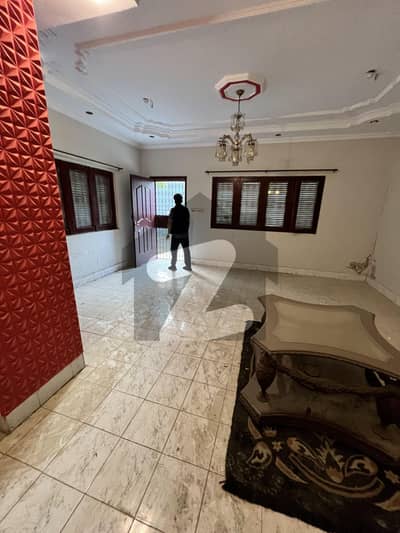 600 YARDS INDEPENDENT BUNGLOW FOR RENT DHA PHASE 1!