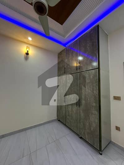 جوہر ٹاؤن لاہور میں 3 کمروں کا 16 مرلہ بالائی پورشن 1.2 لاکھ میں کرایہ پر دستیاب ہے۔