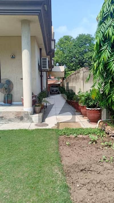 فیصل ٹاؤن ۔ بلاک ڈی فیصل ٹاؤن,لاہور میں 3 کمروں کا 5 مرلہ مکان 2.8 کروڑ میں برائے فروخت۔