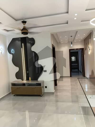 فارمانئیٹس ہاؤسنگ سکیم لاہور میں 3 کمروں کا 10 مرلہ بالائی پورشن 75.0 ہزار میں کرایہ پر دستیاب ہے۔