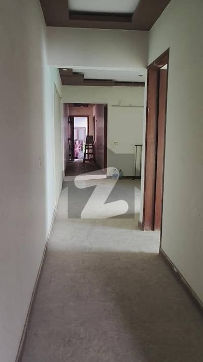 3 bed dd Luxrious Townhouse portion available for rent