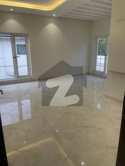 سرور روڈ کینٹ,لاہور میں 5 کمروں کا 1 کنال مکان 28.0 کروڑ میں برائے فروخت۔