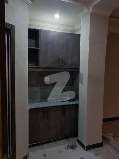 سیٹیلائیٹ ٹاؤن راولپنڈی میں 2 کمروں کا 3 مرلہ دفتر 80.0 ہزار میں کرایہ پر دستیاب ہے۔