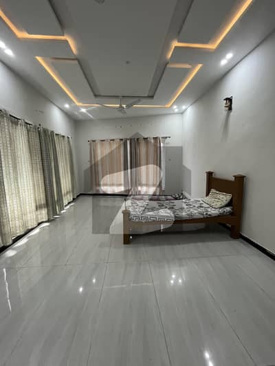 Room for Rent in E11