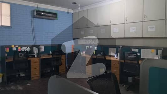 کیولری گراؤنڈ لاہور میں 6 مرلہ Studio دفتر 1.0 لاکھ میں کرایہ پر دستیاب ہے۔