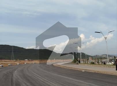 مارگلہ انکلیو مارگلہ ایونیو,اسلام آباد میں 1 کنال رہائشی پلاٹ 6.5 کروڑ میں برائے فروخت۔