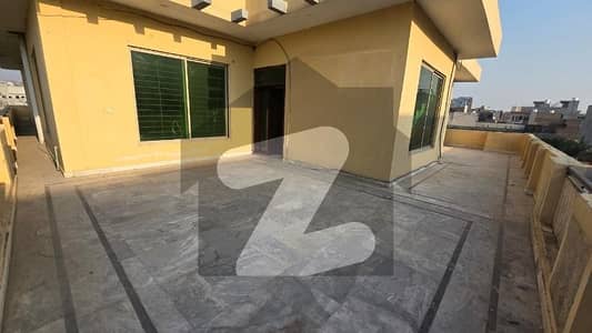 بنی گالہ اسلام آباد میں 8 کمروں کا 1 کنال مکان 3.0 لاکھ میں کرایہ پر دستیاب ہے۔