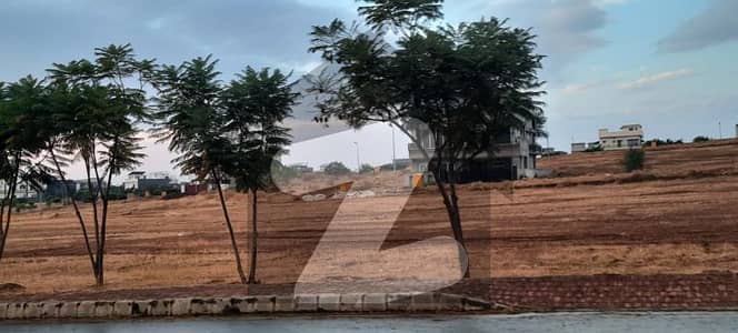 10 MARLA IDEAL LOCATION PLOT FOR SALE