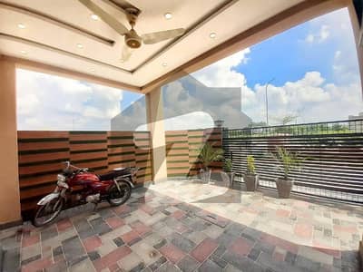 LIKE A BRAND NEW 8 MARLA HOUSE FOR RENT_DHA 9 TOWN