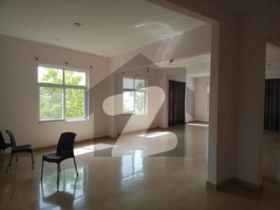 بروکس چورنگی کورنگی انڈسٹریل ایریا,کورنگی,کراچی میں 11 کمروں کا 3 کنال گودام 9.9 لاکھ میں کرایہ پر دستیاب ہے۔