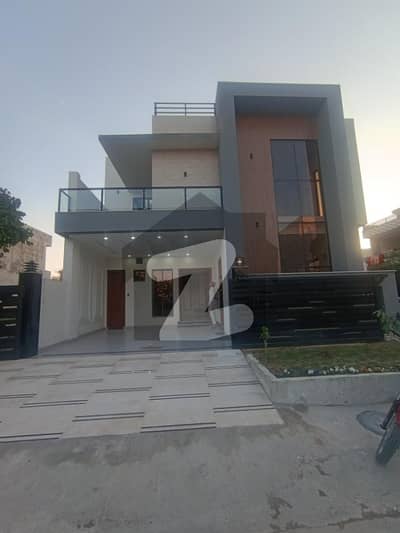 ایم پی سی ایچ ایس - بلاک سی ایم پی سی ایچ ایس ۔ ملٹی گارڈنز,بی ۔ 17,اسلام آباد میں 4 کمروں کا 8 مرلہ مکان 4.3 کروڑ میں برائے فروخت۔