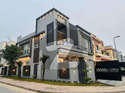 بحریہ ٹاؤن جینیپر بلاک بحریہ ٹاؤن سیکٹر سی,بحریہ ٹاؤن,لاہور میں 5 کمروں کا 10 مرلہ مکان 3.6 کروڑ میں برائے فروخت۔