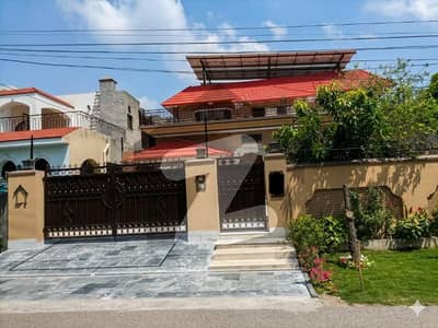 ڈی ایچ اے فیز 4 - بلاک بیبی فیز 4,ڈیفنس (ڈی ایچ اے),لاہور میں 5 کمروں کا 1 کنال مکان 8.0 کروڑ میں برائے فروخت۔