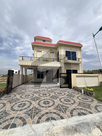 بحریہ ٹاؤن فیز 8 بحریہ ٹاؤن راولپنڈی,راولپنڈی میں 5 کمروں کا 10 مرلہ مکان 2.9 کروڑ میں برائے فروخت۔