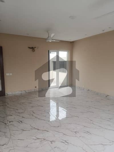 ڈی ایچ اے فیز 8 ڈیفنس (ڈی ایچ اے),لاہور میں 3 کمروں کا 1 کنال بالائی پورشن 95.0 ہزار میں کرایہ پر دستیاب ہے۔