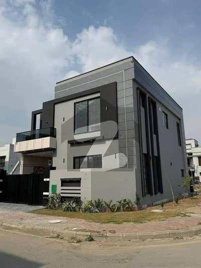 بحریہ ٹاؤن ۔ بلاک بی بی بحریہ ٹاؤن سیکٹرڈی,بحریہ ٹاؤن,لاہور میں 3 کمروں کا 5 مرلہ مکان 2.09 کروڑ میں برائے فروخت۔