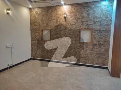 ڈی ۔ 12 اسلام آباد میں 6 کمروں کا 8 مرلہ مکان 2.25 لاکھ میں کرایہ پر دستیاب ہے۔