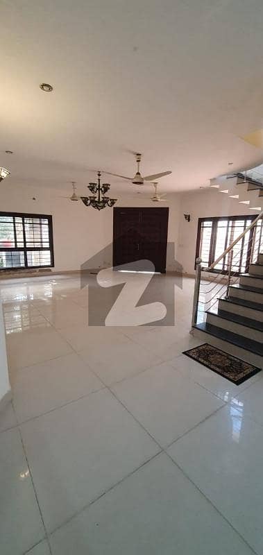 ڈی ایچ اے فیز 7 ڈی ایچ اے ڈیفینس,کراچی میں 5 کمروں کا 1 کنال مکان 11.5 کروڑ میں برائے فروخت۔