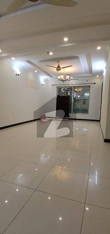 ایف ۔ 11 اسلام آباد میں 4 کمروں کا 10 مرلہ مکان 3.0 لاکھ میں کرایہ پر دستیاب ہے۔