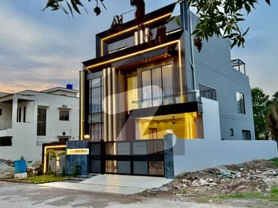 سٹی ہاؤسنگ سوسائٹی گوجرانوالہ میں 6 کمروں کا 10 مرلہ مکان 4.9 کروڑ میں برائے فروخت۔