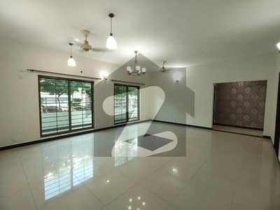 Superb & Open View 10 Marla 3 Bed Flat On 2nd Floor For Sale In Askari 11 Lahore