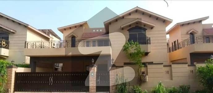 عسکری 10 - سیکٹر ایف عسکری 10,عسکری,لاہور میں 5 کمروں کا 17 مرلہ مکان 11.5 کروڑ میں برائے فروخت۔