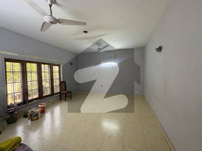 ڈی ایچ اے فیز 3 - بلاک وائے فیز 3,ڈیفنس (ڈی ایچ اے),لاہور میں 6 کمروں کا 1 کنال مکان 3.5 لاکھ میں کرایہ پر دستیاب ہے۔