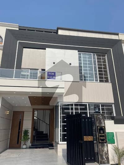 بحریہ ٹاؤن سیکٹرڈی بحریہ ٹاؤن,لاہور میں 3 کمروں کا 5 مرلہ مکان 1.55 کروڑ میں برائے فروخت۔