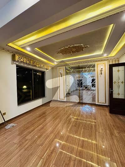 ڈی ایچ اے فیز 1 ۔ سیکٹر ایم ڈی ایچ اے فیز 1,ڈی ایچ اے ڈیفینس,ملتان میں 6 کمروں کا 1 کنال مکان 2.25 لاکھ میں کرایہ پر دستیاب ہے۔