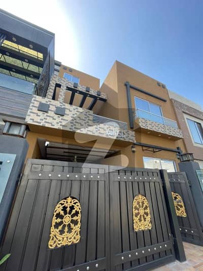 بحریہ ٹاؤن جناح بلاک بحریہ ٹاؤن سیکٹر ای,بحریہ ٹاؤن,لاہور میں 3 کمروں کا 5 مرلہ مکان 2.15 کروڑ میں برائے فروخت۔