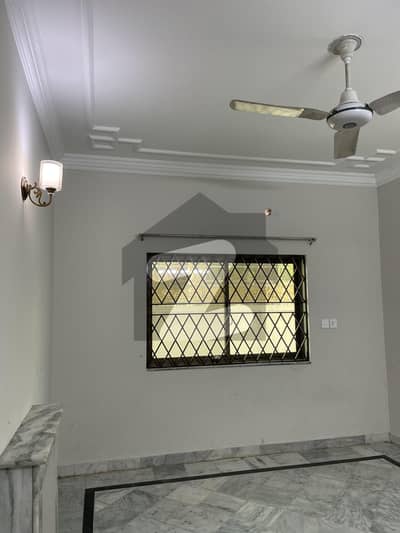1 Kanal Corner House For Rent