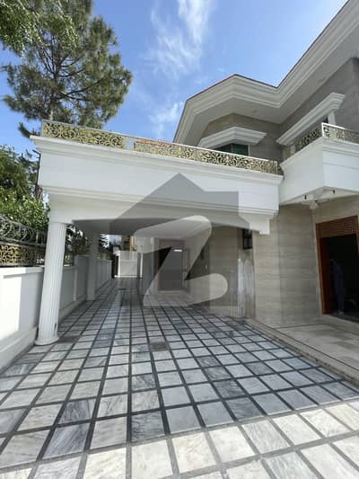 1 Kanal Corner House For Rent