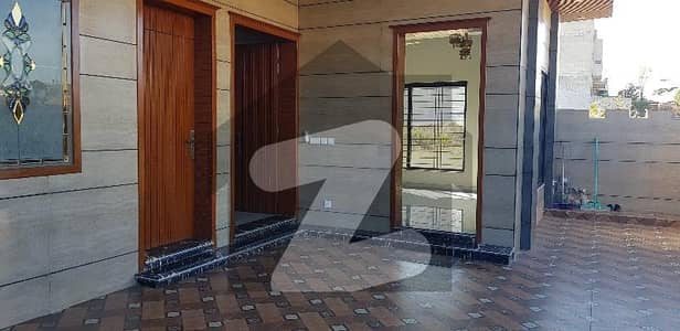 40X80 CORNER /70 FEET ROAD/MARGALLA FACING HOUSE FOR SALE
