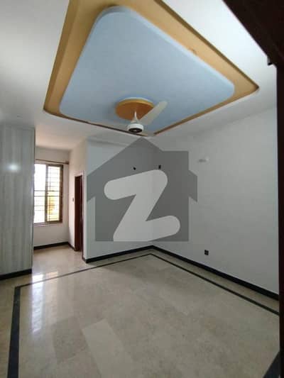 آئی ۔ 11 اسلام آباد میں 3 کمروں کا 6 مرلہ بالائی پورشن 85.0 ہزار میں کرایہ پر دستیاب ہے۔