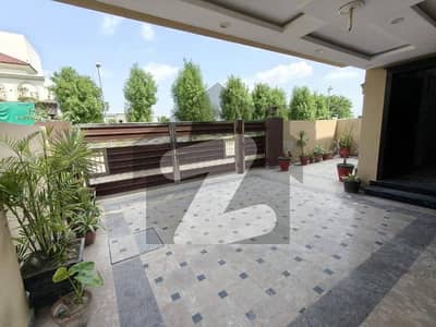 10 MARLA LOW BUDGET LIKE NEW HOUSE AVAILABLE FOR SALE IN SECTOR F NEAR IMTIAZ STORE & EIFFEL TOWER BAHRIA TOWN LAHORE